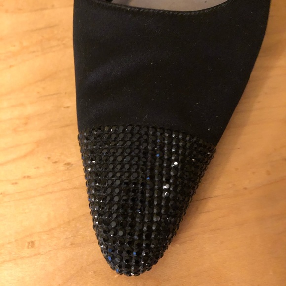 Black satin sling backs with black jet on top caps - leather soles size 9. - Picture 4 of 7